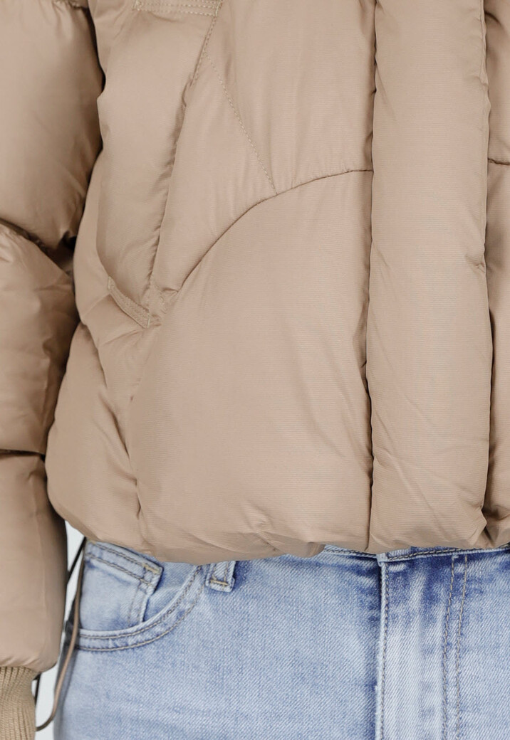 Beige Puffer Jas met Capuchon en Hoge Kraag