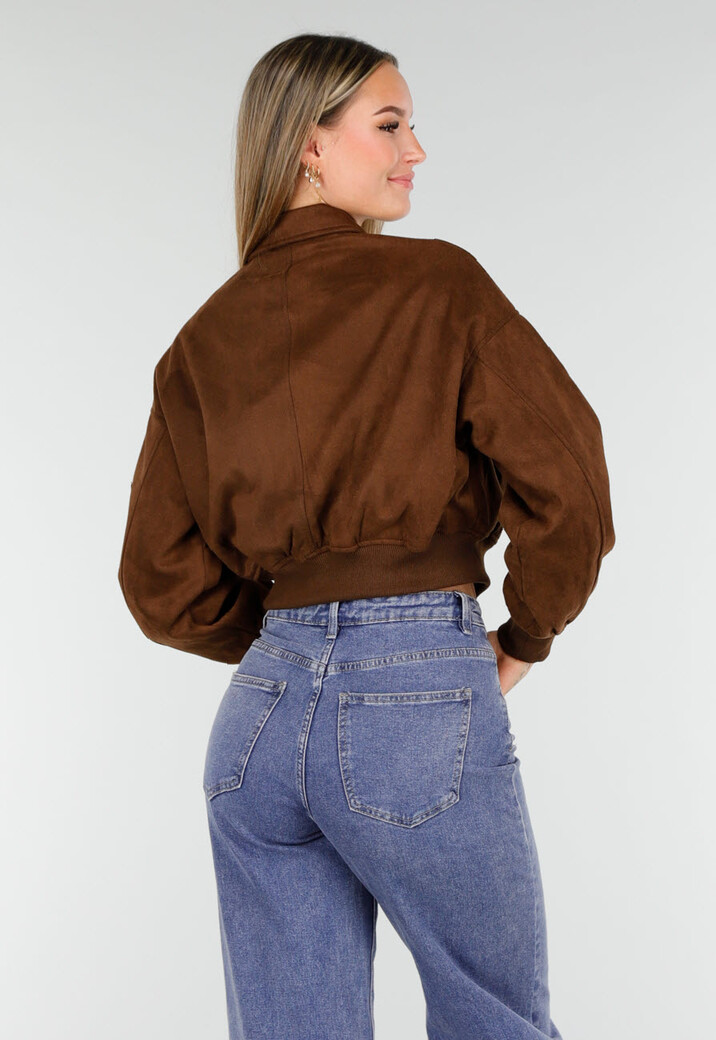 Bruine Cropped Bomberjas met Zilverkleurige Rits en Utility-Zak op de Mouw