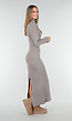 Taupe Lange Gebreide Jurk met Hoge Hals, Schoudervullingen en Split Achterzijde