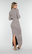 Taupe Lange Gebreide Jurk met Hoge Hals, Schoudervullingen en Split Achterzijde