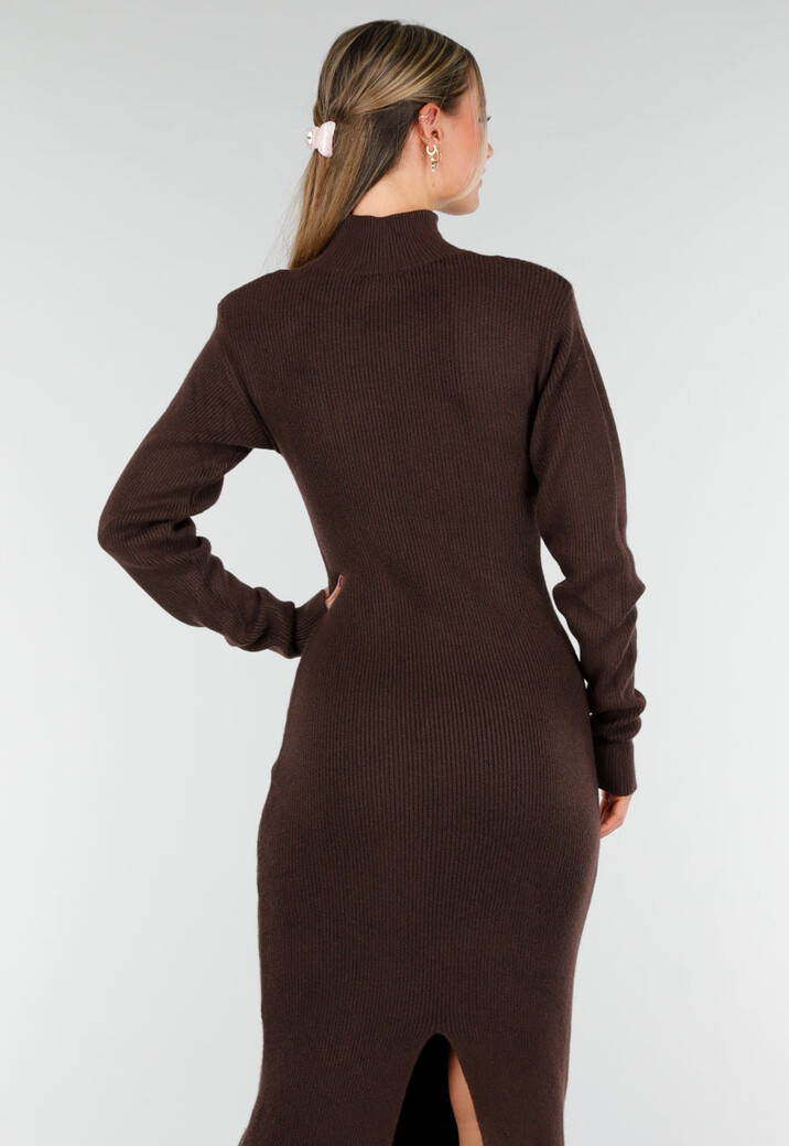 Bruine Lange Gebreide Jurk met Hoge Hals, Schoudervullingen en Split Achterzijde