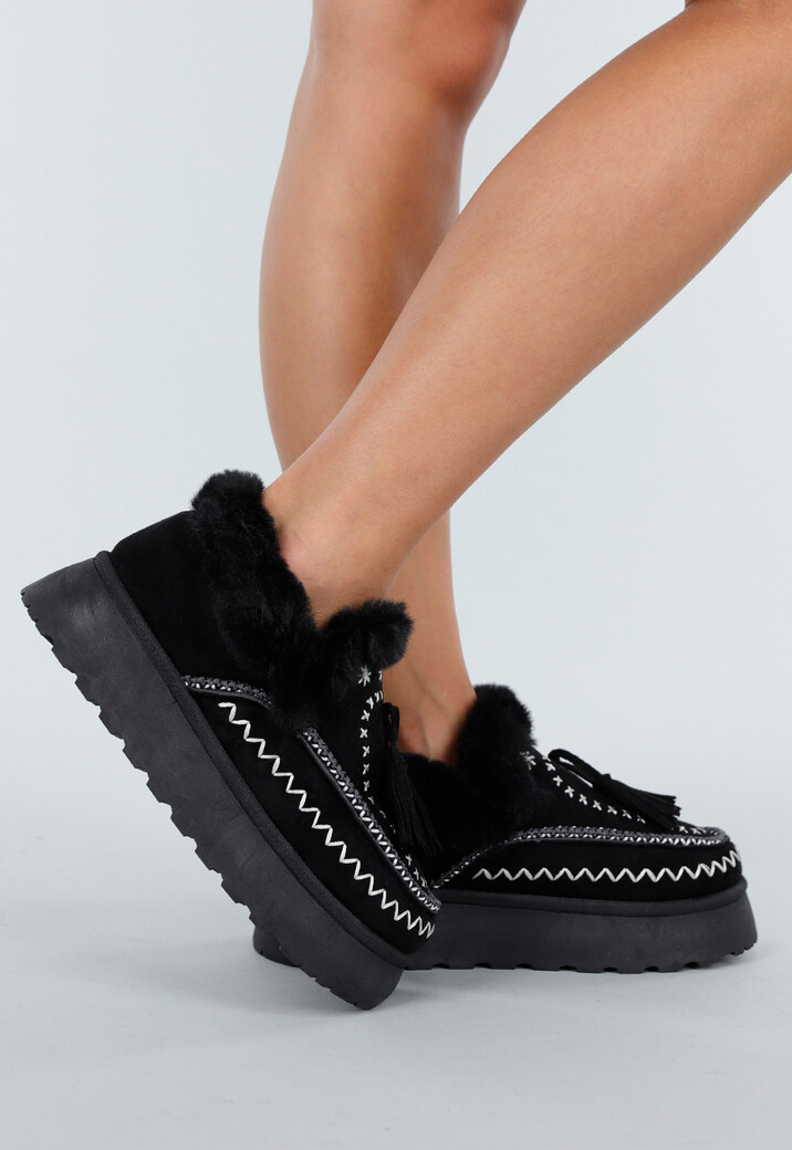 Zwarte Instappers met Faux Fur en Witte Borduursels