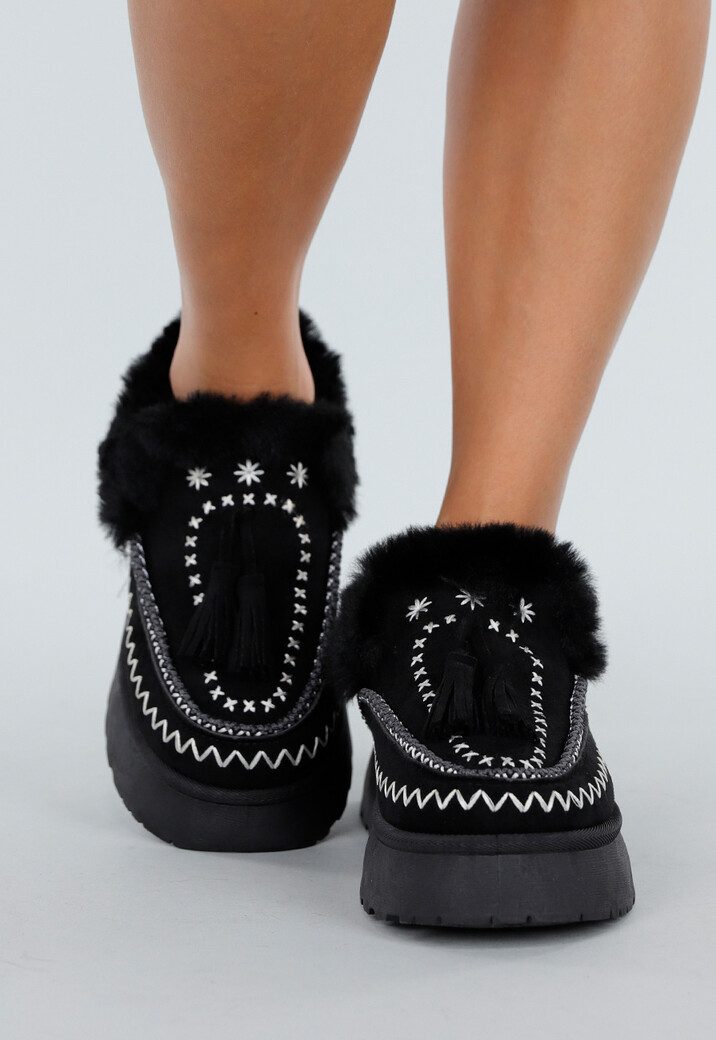 Zwarte Instappers met Faux Fur en Witte Borduursels