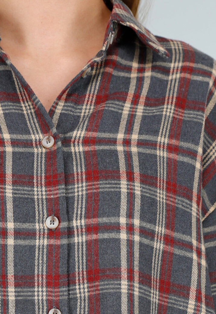 Oversized Geruite Blouse in Rood-Groen Tartan met Drukknoopsluiting