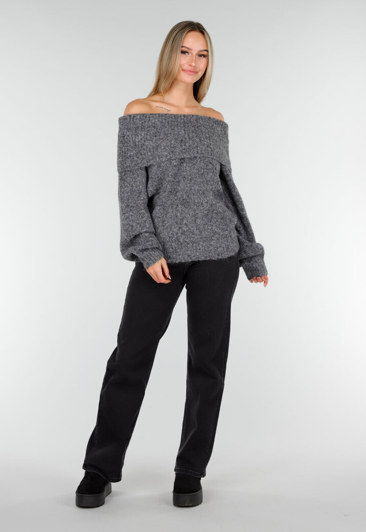 Grijze Off Shoulder Gebreide Trui met Brede Omgeslagen Halslijn en Lange Mouwen