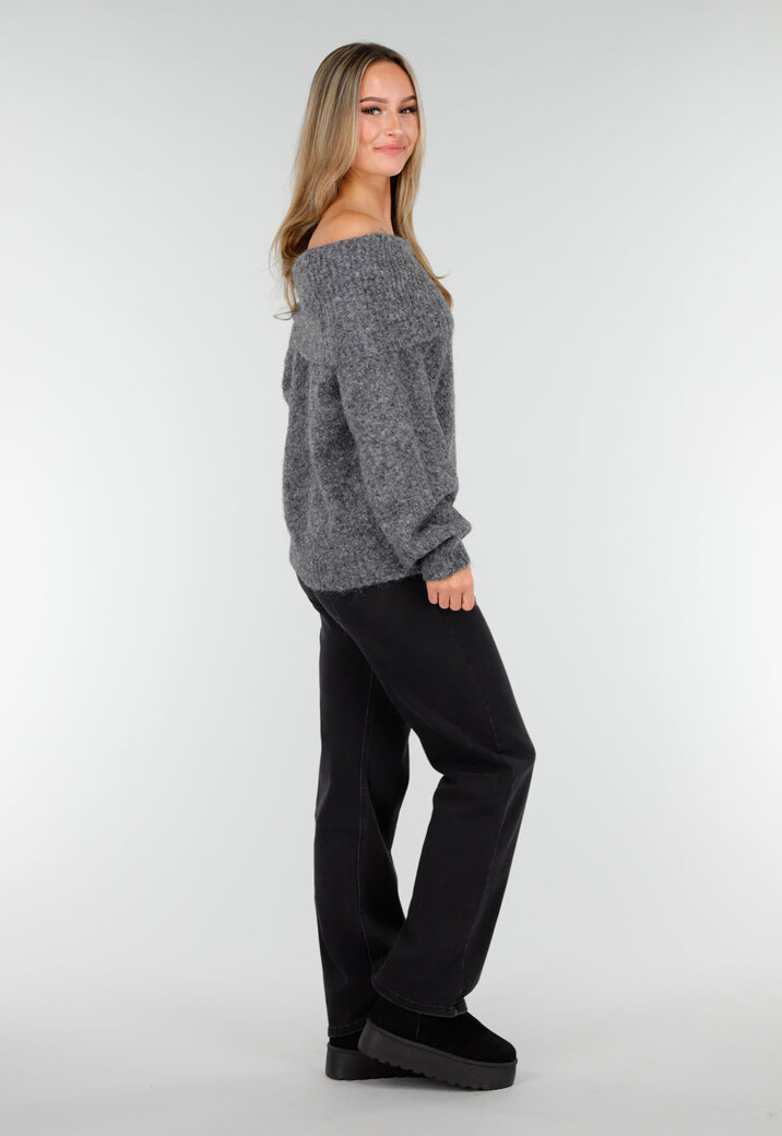 Grijze Off Shoulder Gebreide Trui met Brede Omgeslagen Halslijn en Lange Mouwen