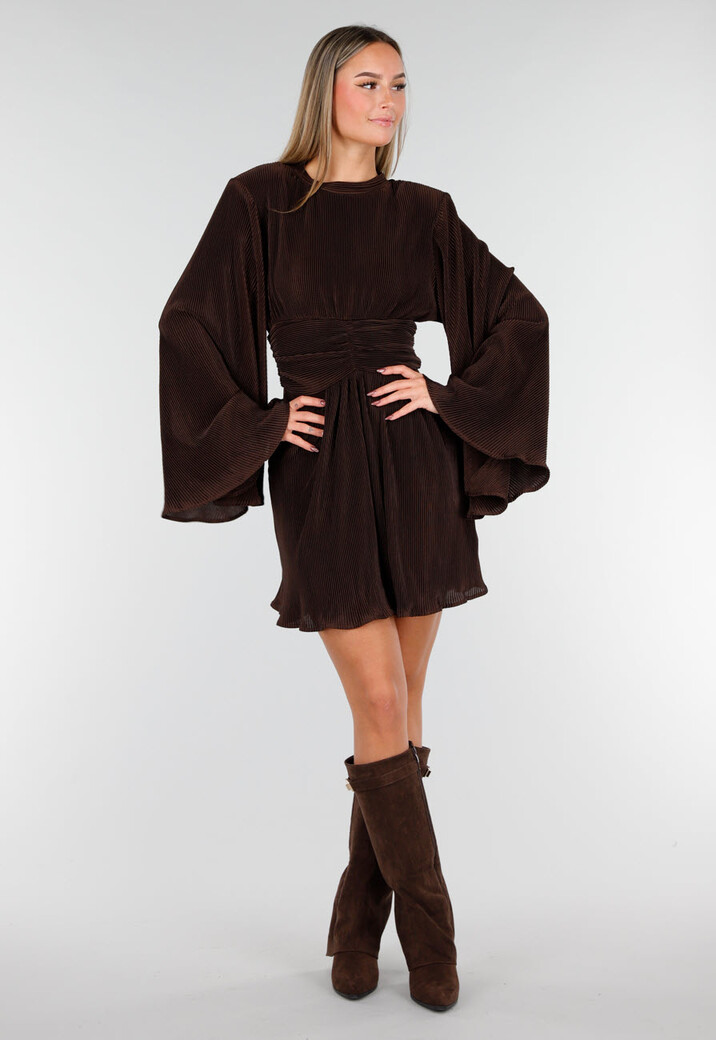 Bruine Plissé Jurk met Hoge Hals en Ruched Taille