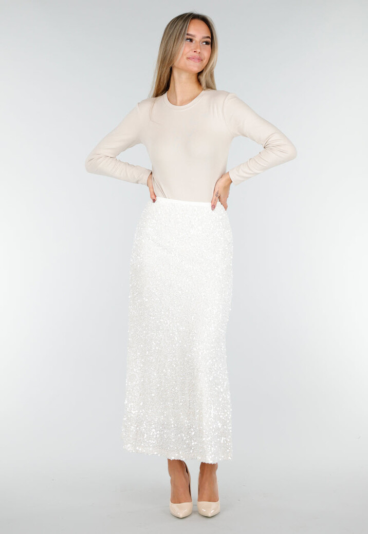 Witte Midi Rok met All Over Pailletten en Subtiele Uitlopende Zoom