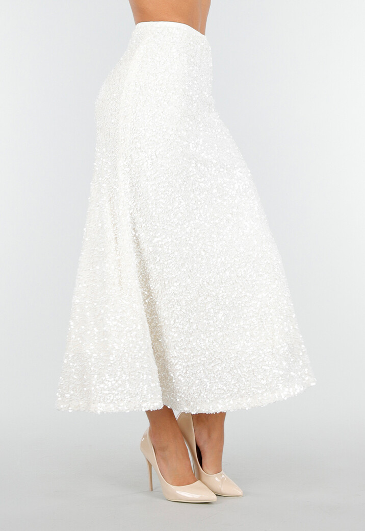 Witte Midi Rok met All Over Pailletten en Subtiele Uitlopende Zoom