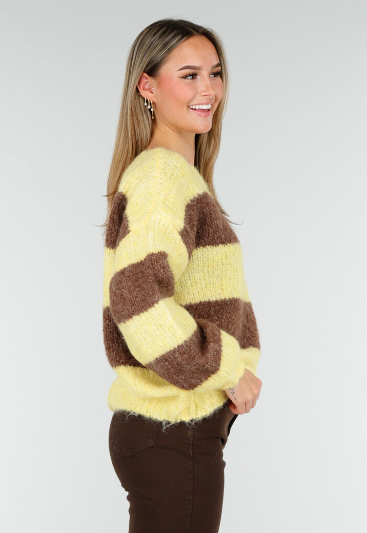Gestreepte Fluffy Trui in Geel en Bruin met Losvallende Pasvorm