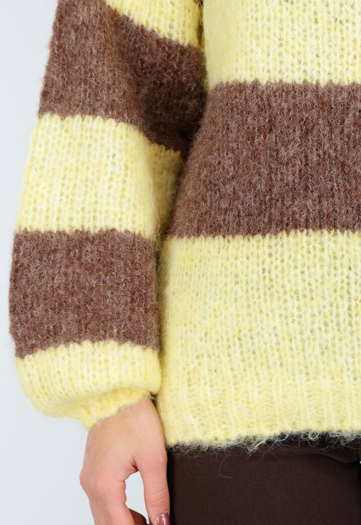 Gestreepte Fluffy Trui in Geel en Bruin met Losvallende Pasvorm
