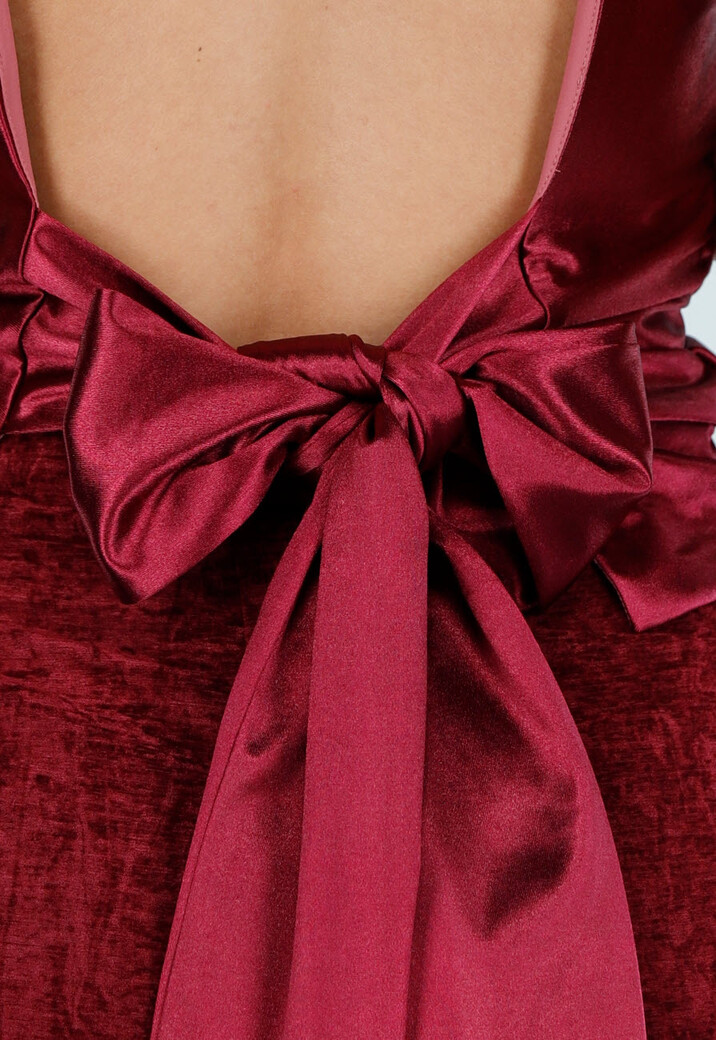 Bordeaux Satijnen Stretch Top met Strik en Open Rug