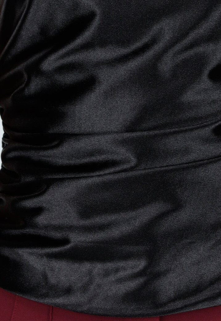 Zwarte Stretch Satijnen Top met Pads en Open Rug met Strik