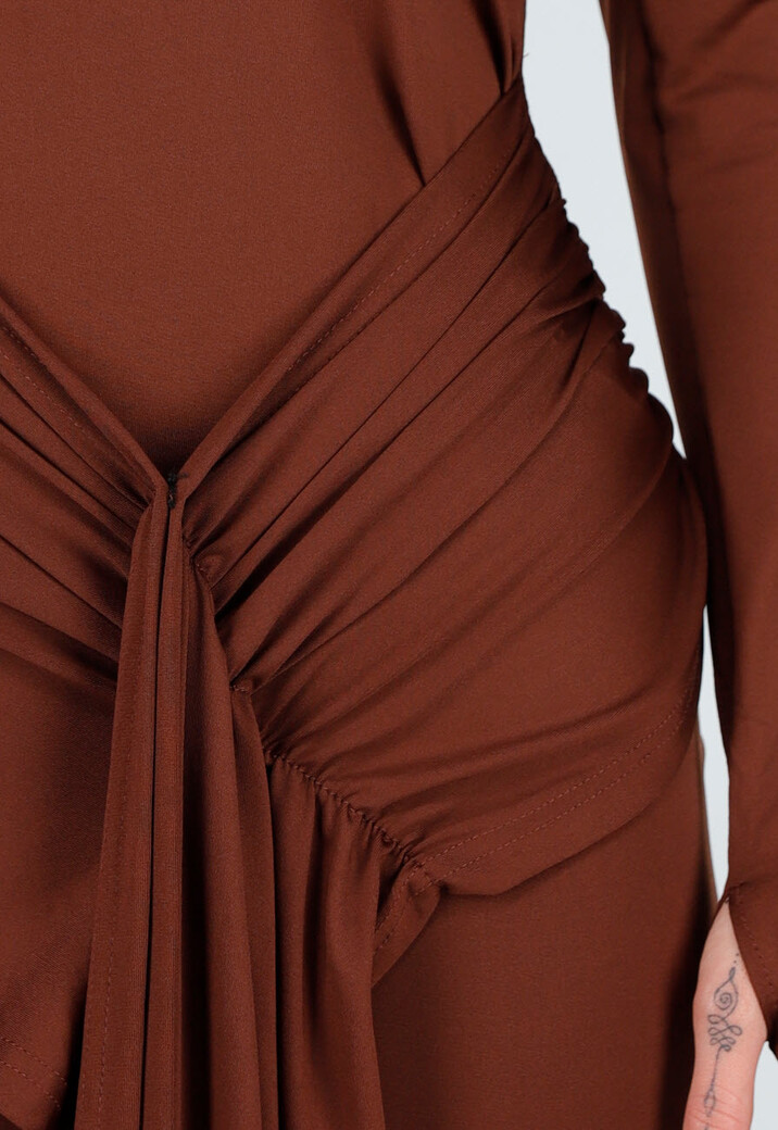 Bruine Asymmetrische Maxi Jurk met Cut Out en Draping