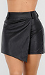 Zwarte Lederlook Skort met Asymmetrische Overslag en Stretch