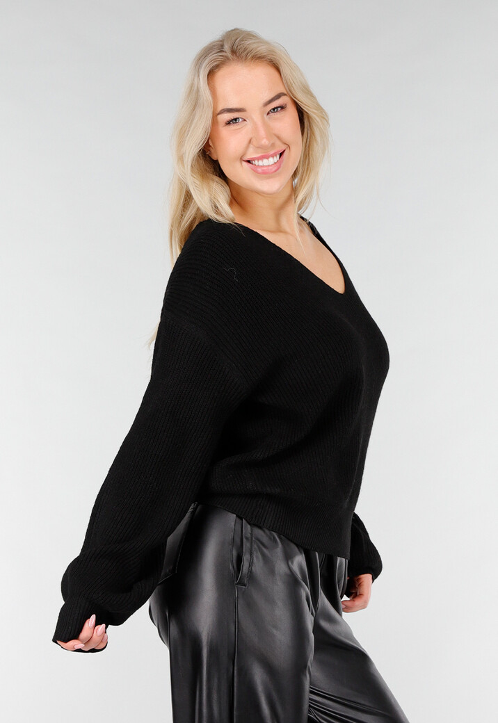Zwarte Gebreide Trui met Diepe V-Hals en Losvallende Pasvorm