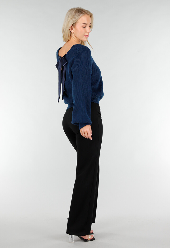 Donkerblauwe Gebreide Trui met Open Rug en Satijnen Strikdetail