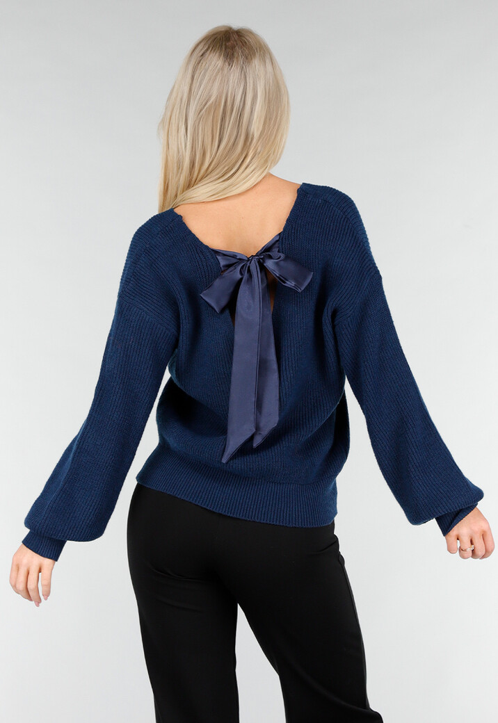 Donkerblauwe Gebreide Trui met Open Rug en Satijnen Strikdetail