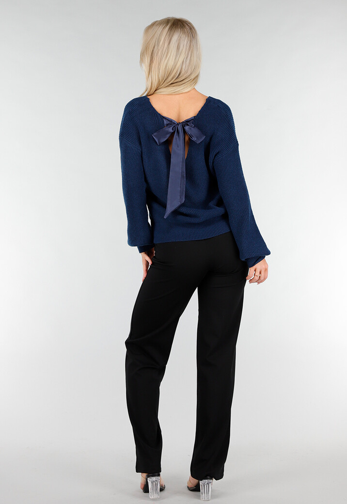 Donkerblauwe Gebreide Trui met Open Rug en Satijnen Strikdetail