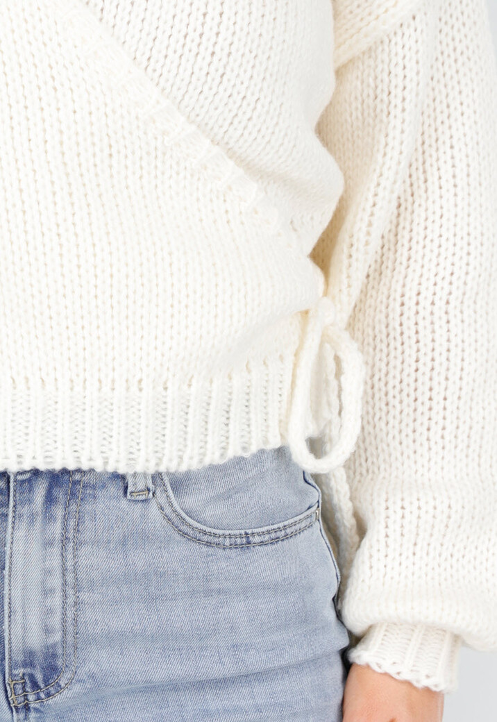 Crèmekleurige Gebreide Overslagtrui met V-Hals en Geribde Boorden