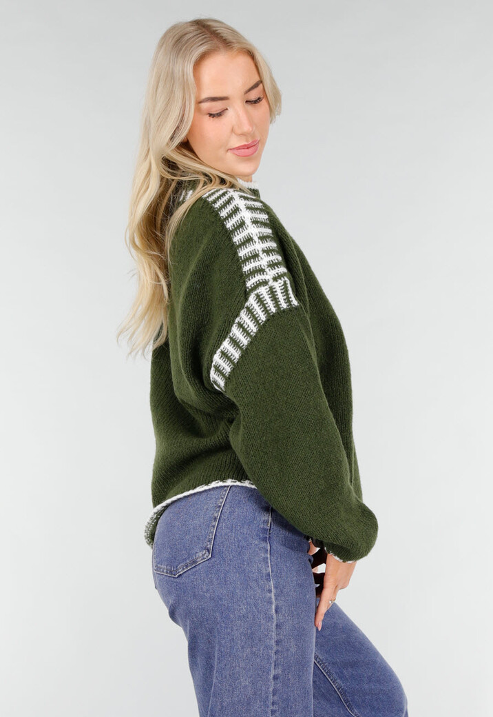 Groene Gebreide Trui met Hoge Hals en Witte Randdetails