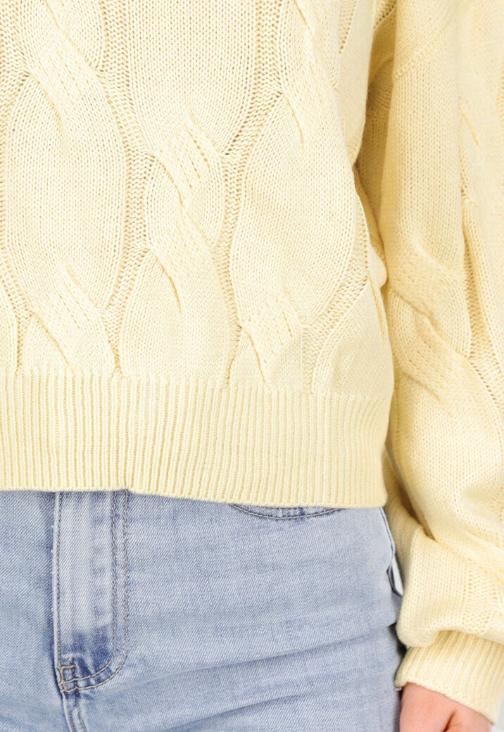 Lichtgele Gebreide Trui met Kabelpatroon en Ronde Hals