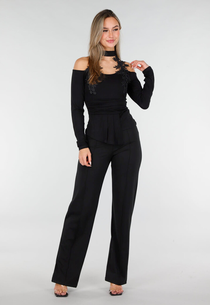 Cold Shoulder Peplum Top met Choker Zwart