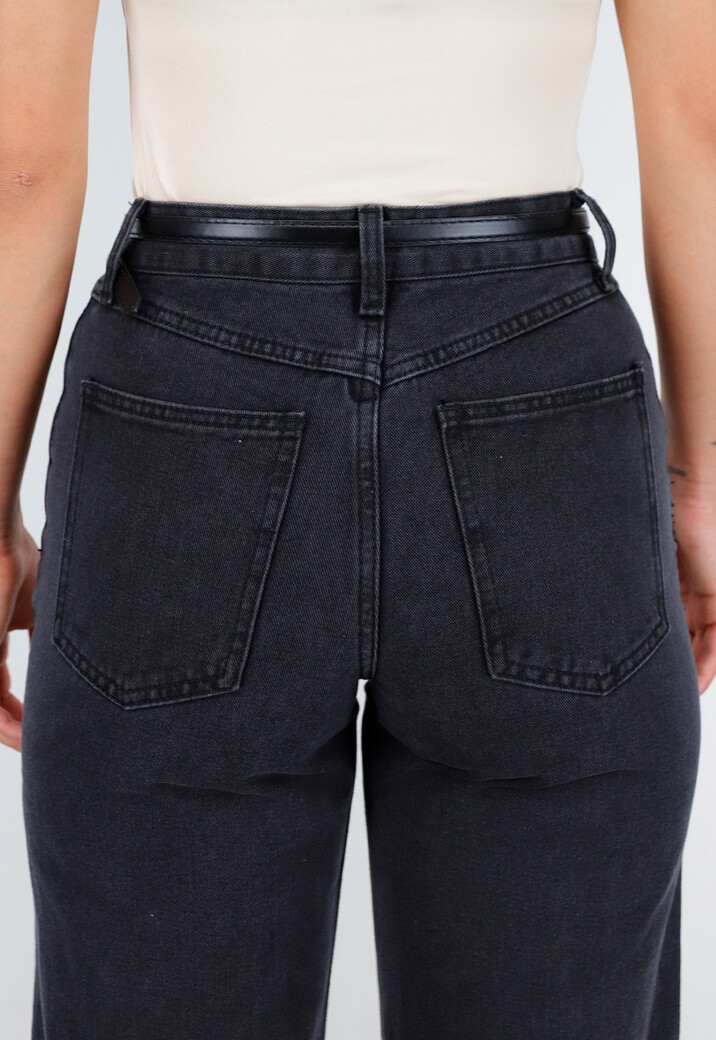 Zwarte Dunne Tailleriem met Gouden Detail