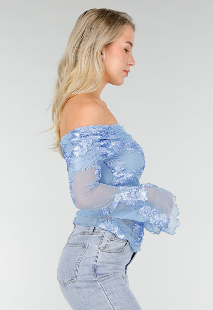 Blauwe Off Shoulder Mesh Top met Bloemen