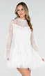 Witte Kanten Jurk met Ruches en Lange Mouwen