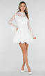 Witte Kanten Jurk met Ruches en Lange Mouwen