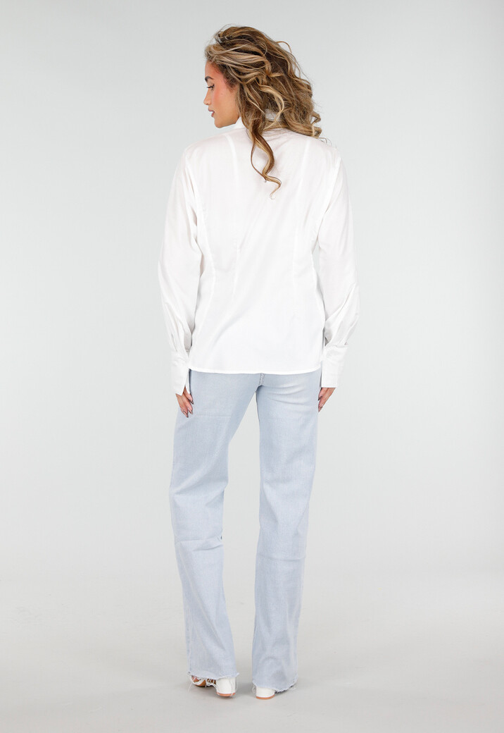 Witte Blouse met Stropdas en Lange Mouw