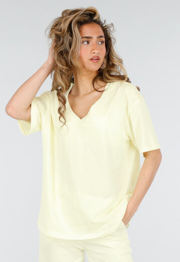 Butter Yellow V Hals T Shirt