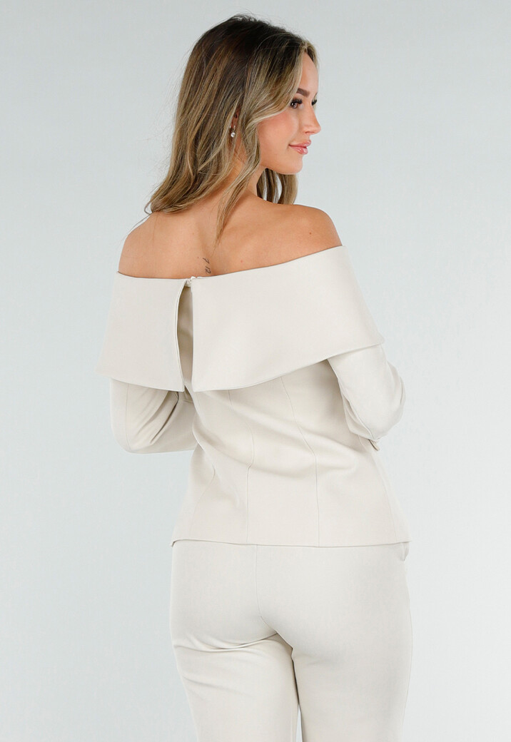 Beige Off Shoulder Blazer met Goudkleurige Knopen