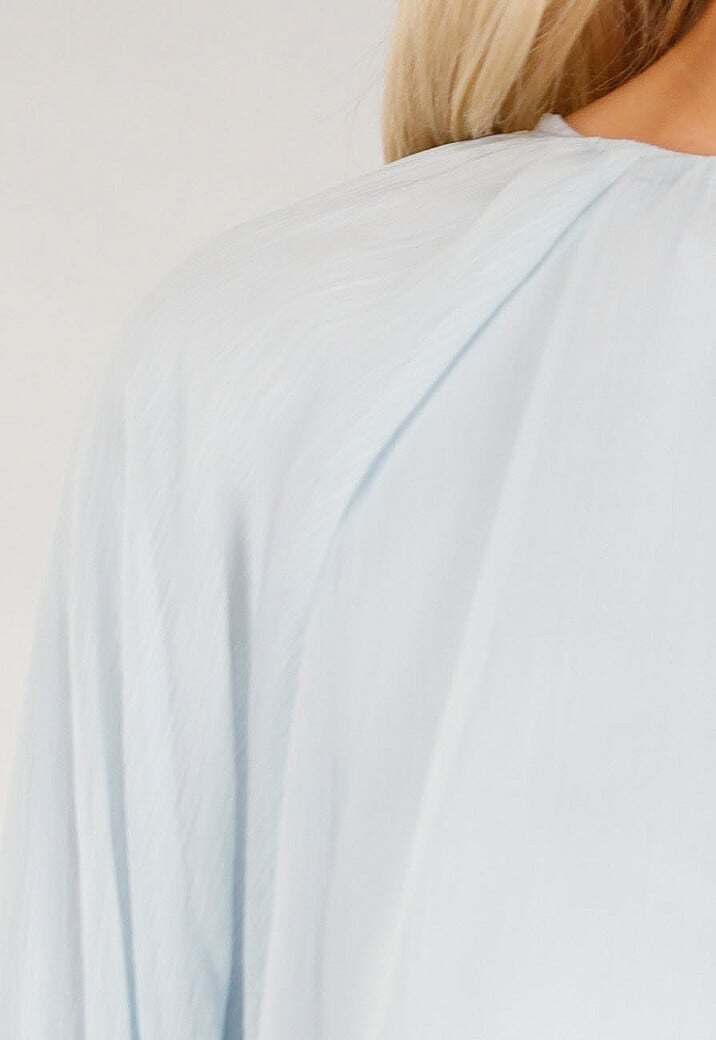 Lichtblauwe Blouse met Wijde Mouwen en Ronde Hals