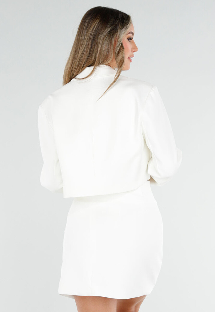 Witte Cropped Blazer met Lange Mouwen en Goudkleurige Knopen