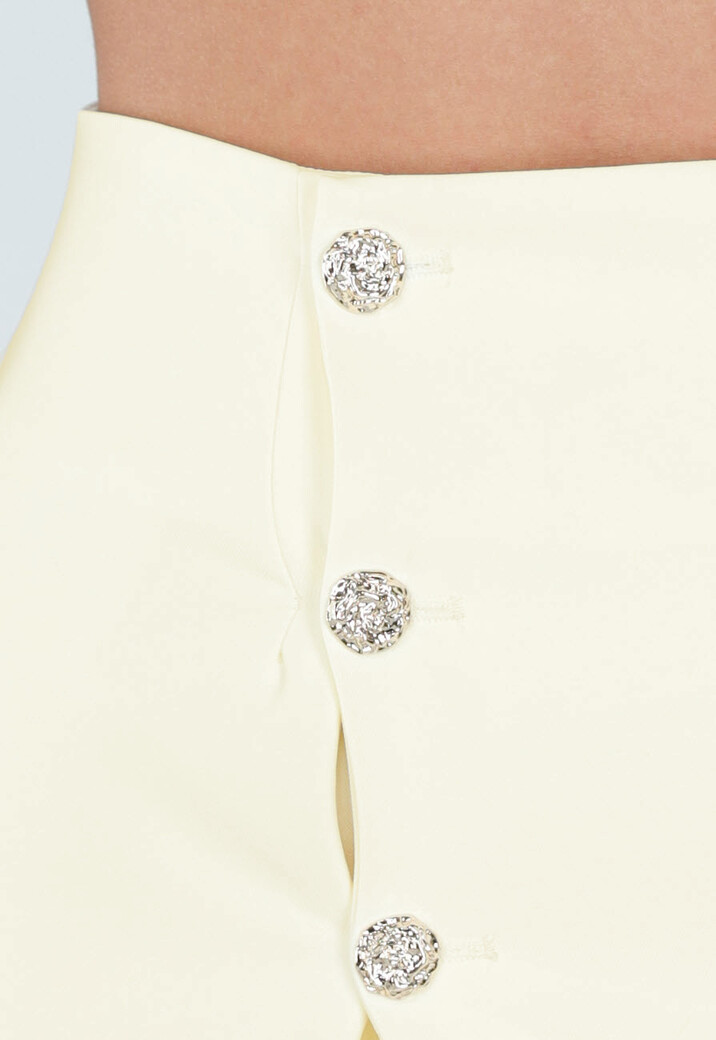 Butter Yellow Mini Rok met Overslag en Goudkleurige Knopen aan Voorkant