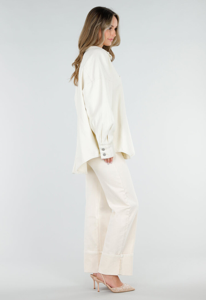 Crème Denim Blouse met Oversized Knopen en Lange Mouwen