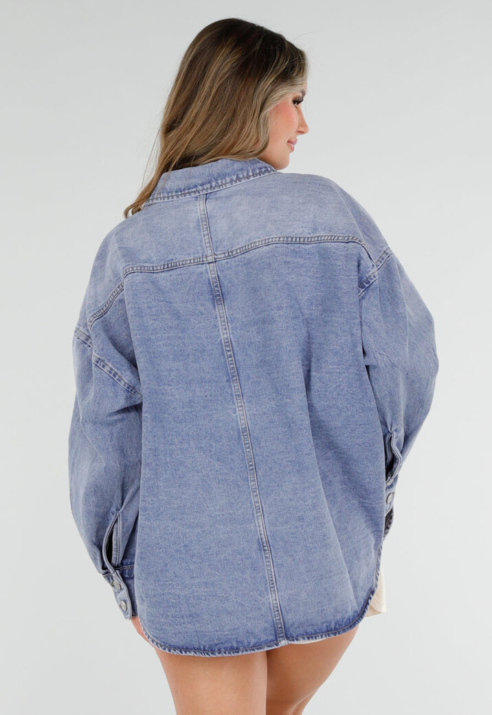 Blauwe Denim Blouse met Oversized Knopen en Lange Mouwen