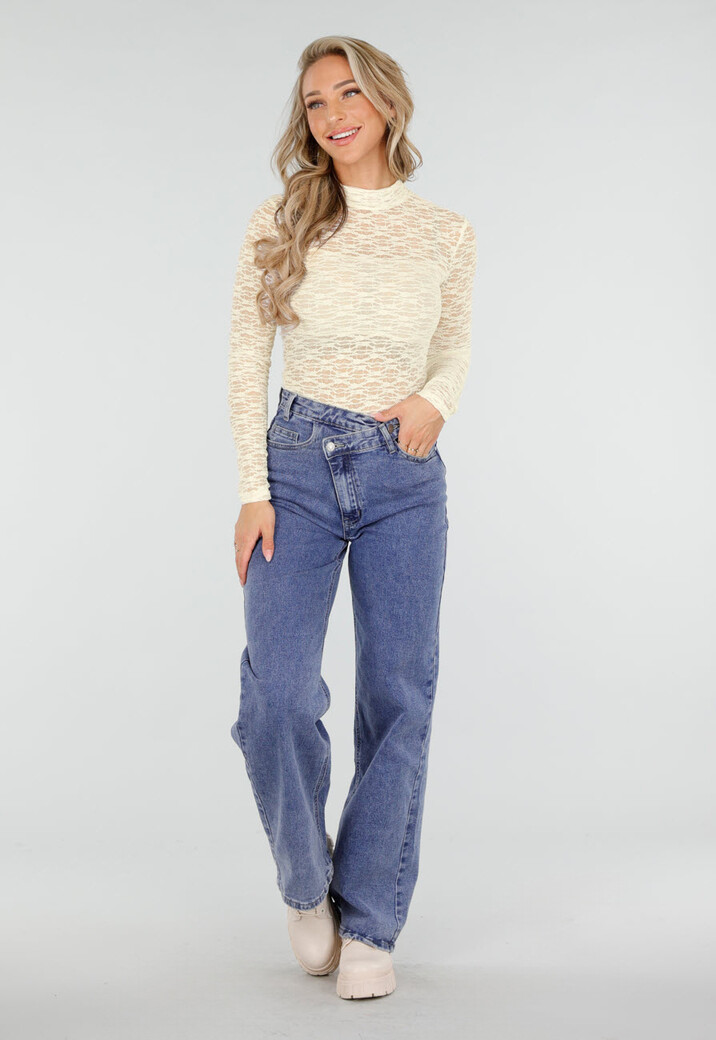 Crèmekleurige Kanten Top met Lange Mouwen en Hoge Hals