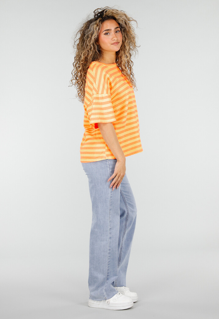 Gestreept T-shirt in Butter Yellow met Ronde Hals en Korte Mouwen