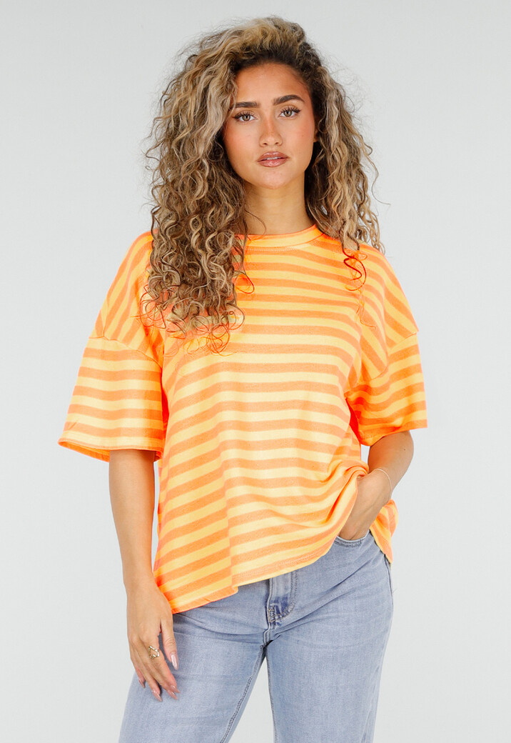 Gestreept T-shirt in Butter Yellow met Ronde Hals en Korte Mouwen