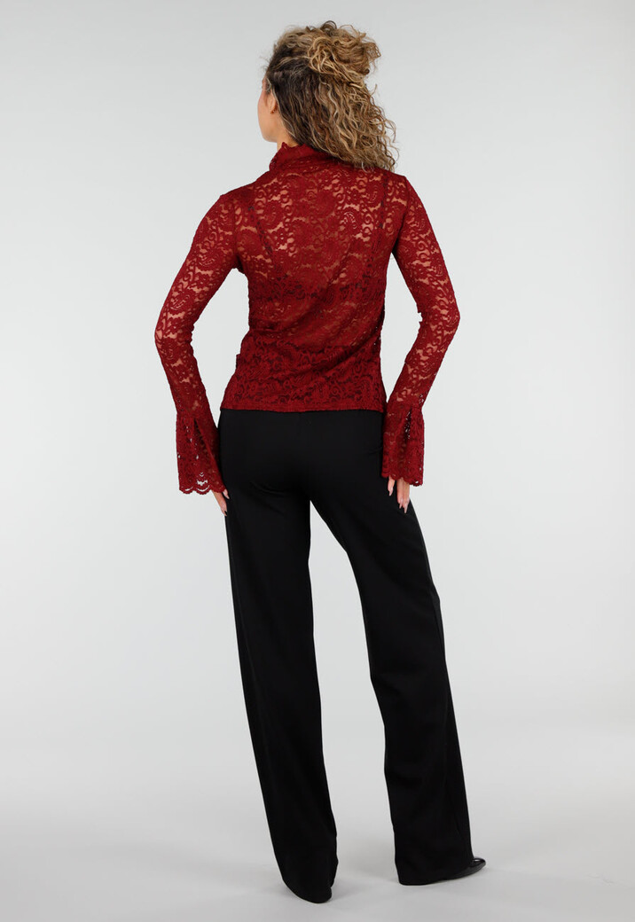 Rode Kanten Top met Lange Mouwen en Hoge Hals
