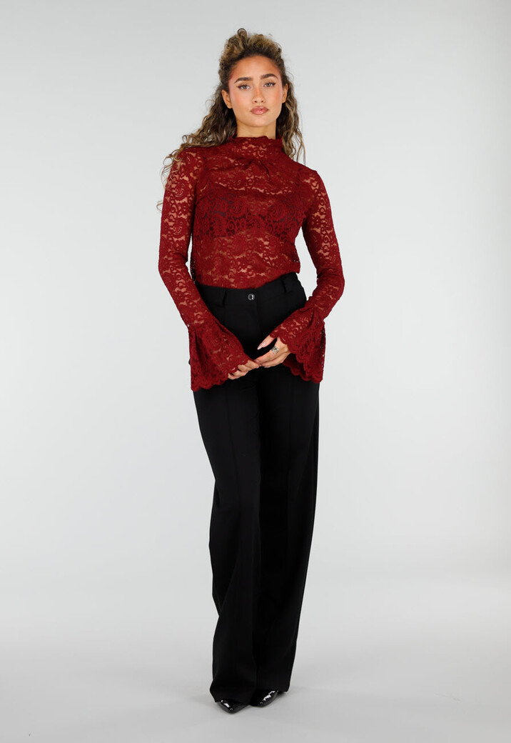 Rode Kanten Top met Lange Mouwen en Hoge Hals