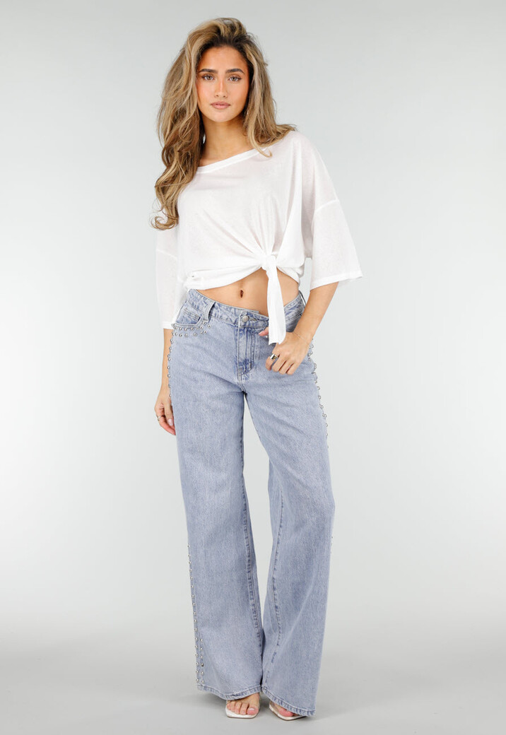 Witte Top met Knoopdetail en Korte Mouwen