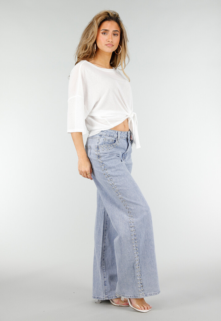 Witte Top met Knoopdetail en Korte Mouwen