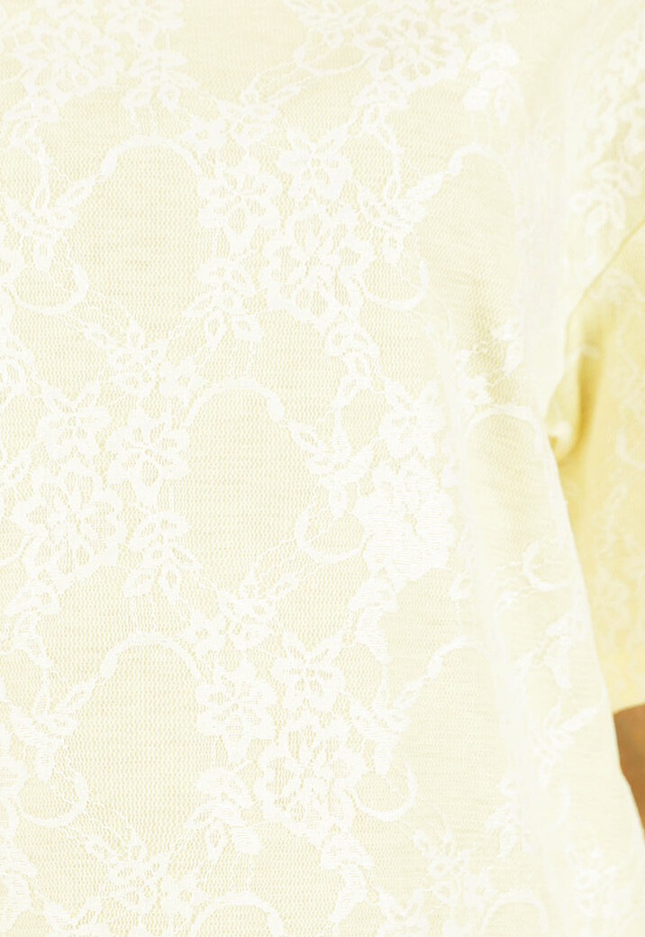 Butter Yellow Kanten T-shirt met Korte Mouwen en Ronde Hals