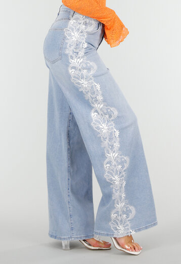 Lichtblauwe Wide Leg Jeans met Kantdetail