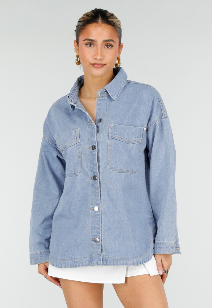 Lichtblauwe Denim Blouse met Lange Mouwen en Borstzakken