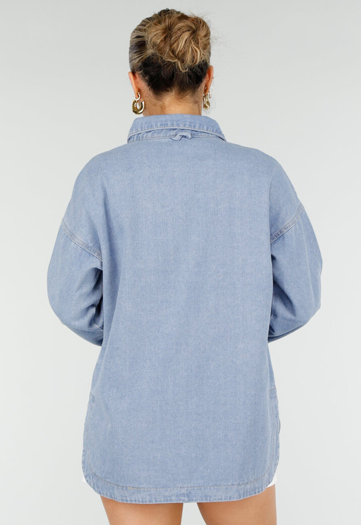 Lichtblauwe Denim Blouse met Lange Mouwen en Borstzakken